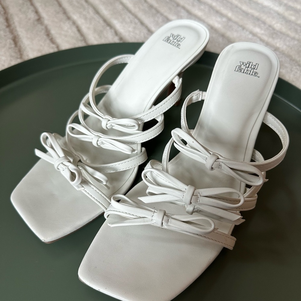 Wild Fable White Heeled Sandals with bow straps and memory foam insole